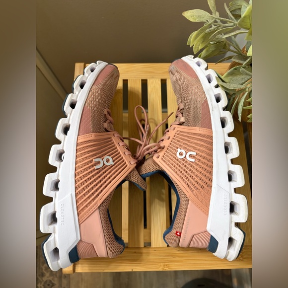 On Running Women's Cloudstyle Sneakers in Dusty Coral and Navy Women’s 8.5 - Picture 9 of 10